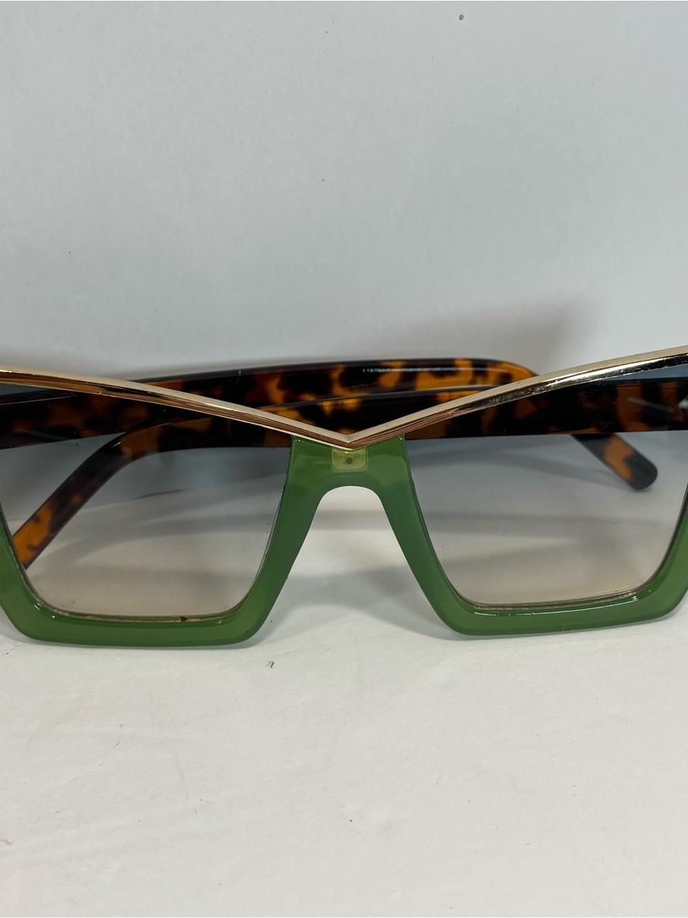 Retro 70βs Elegant Vintage Cat Eye Style Clear Sunglasses Green Gold Frame